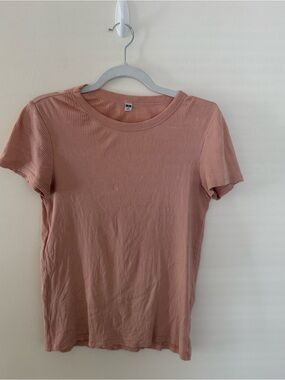Uniqlo Ribbed Short Sleeve Tee in Blush